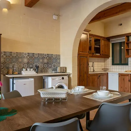 Bed & Breakfast Moonshine Nadur