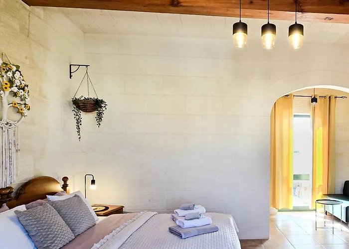 Moonshine Oda ve Kahvaltı 3*