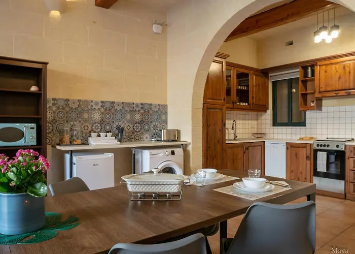 Oda ve Kahvaltı Moonshine Nadur