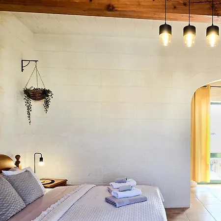 Moonshine Bed & Breakfast *
