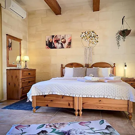 Bed & Breakfast Moonshine 3*