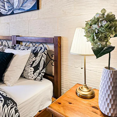 Bed & Breakfast Moonshine 3*